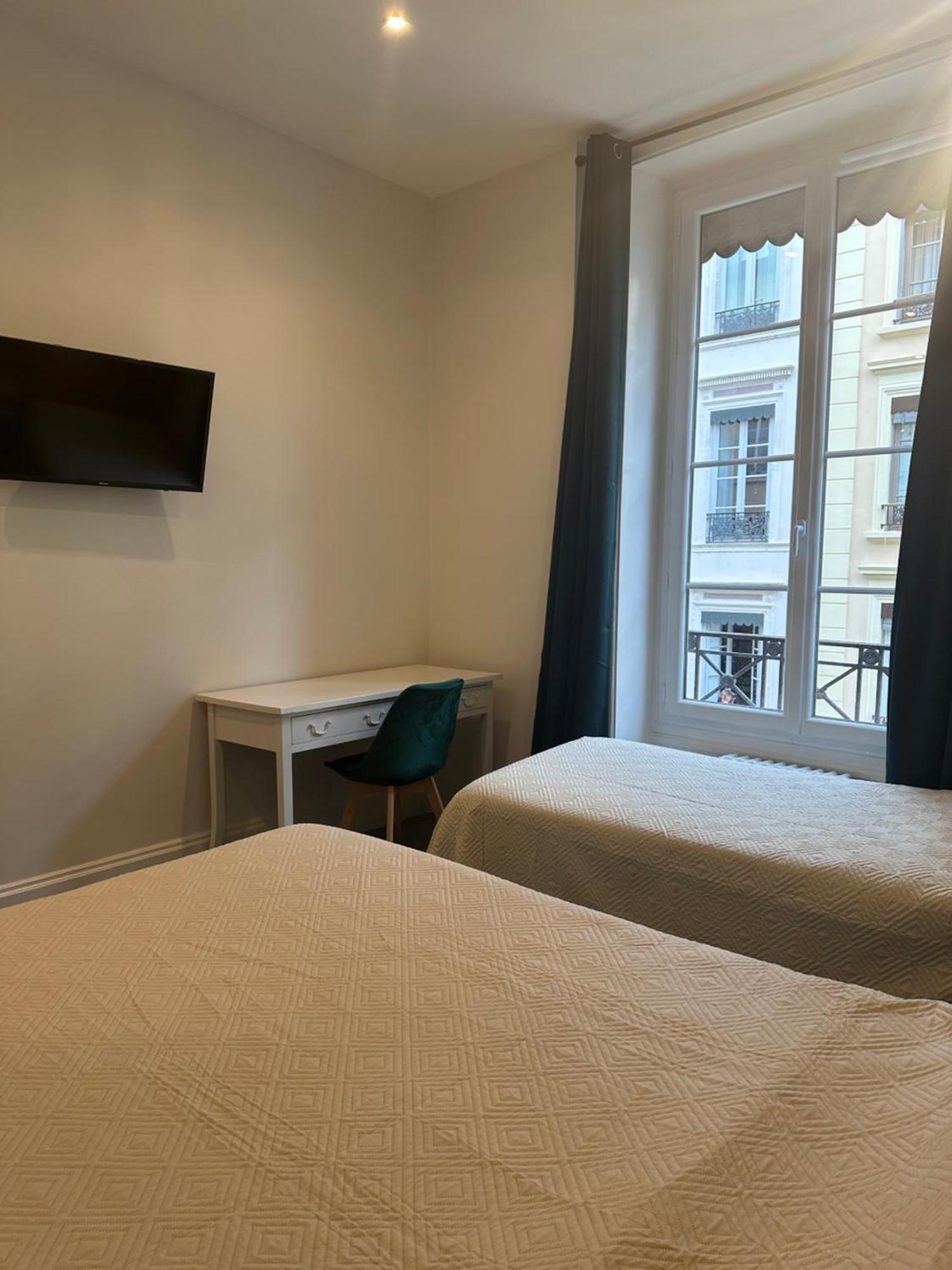 Hotel Azur Lyon Luaran gambar